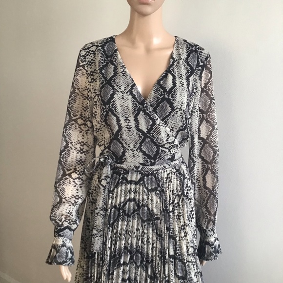 RESERVED .H&M TREND Conscious Midi SNAKESKIN PATTERNED Wrap Pleated Dress Size 8 - Picture 9 of 13